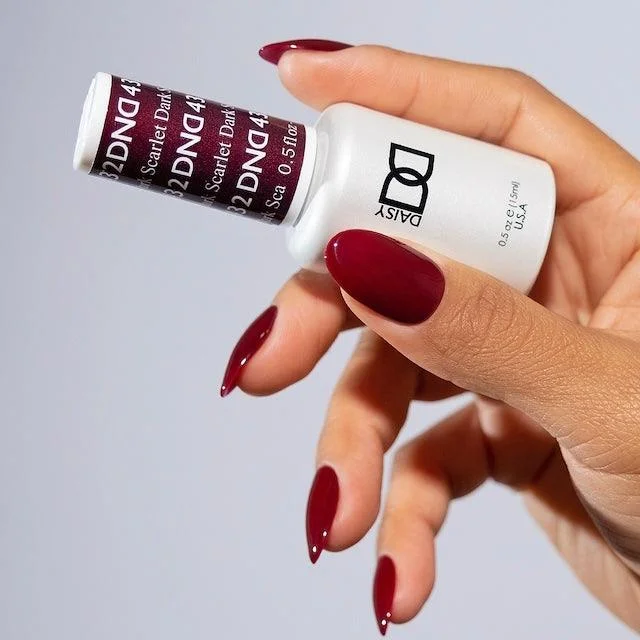 nail polish white foam-Dnd Gel 432 Dark Scarlet